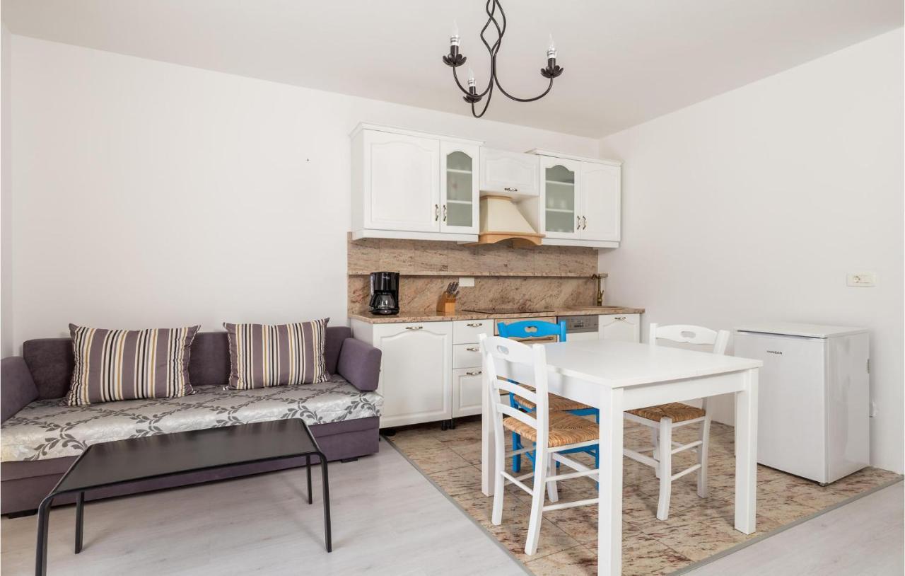 1 Bedroom Gorgeous Apartment In Moscenicka Draga Luaran gambar